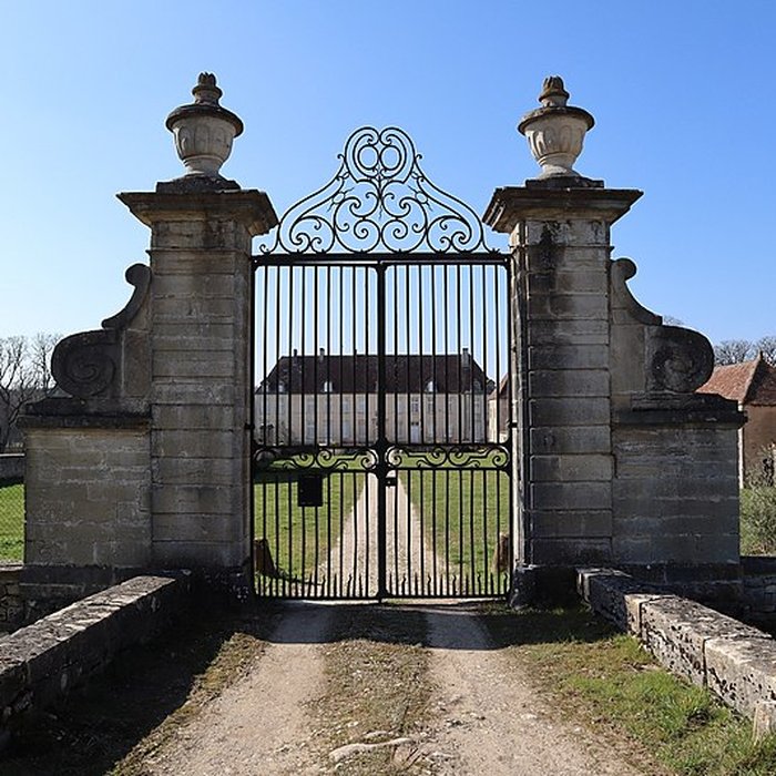 Photo de Château de Tanyot et ses dépendances