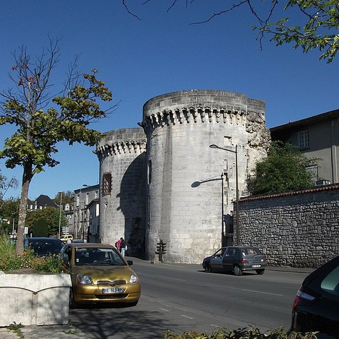 Photo de Porte et tours du Vieux-Port de Cognac