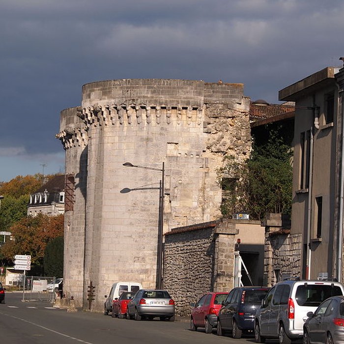 Photo de Porte et tours du Vieux-Port de Cognac