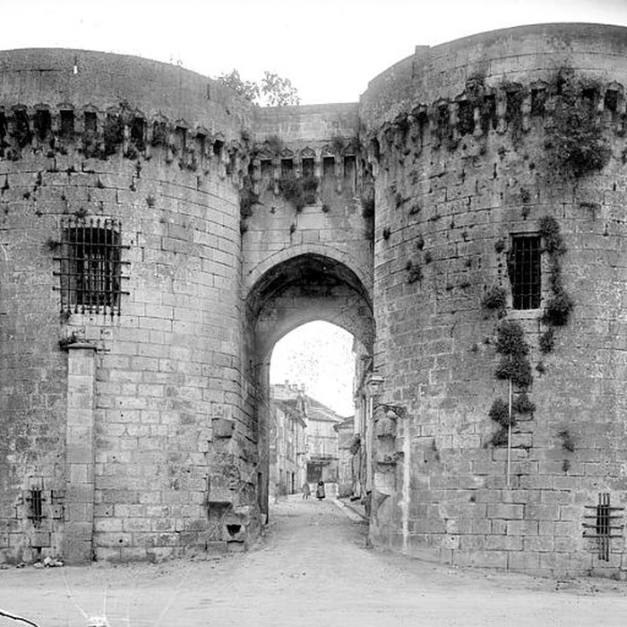 Photo de Porte et tours du Vieux-Port de Cognac