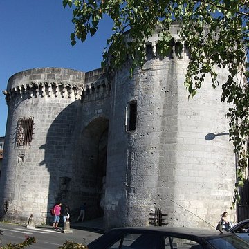 Porte et tours du Vieux-Port de Cognac