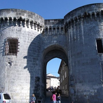 Porte et tours du Vieux-Port de Cognac