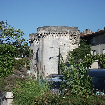 Porte et tours du Vieux-Port de Cognac