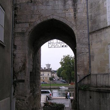 Porte et tours du Vieux-Port de Cognac