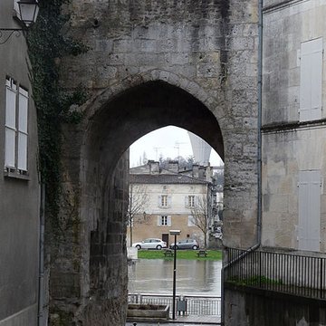 Porte et tours du Vieux-Port de Cognac