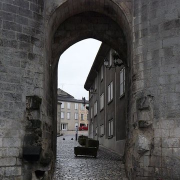 Porte et tours du Vieux-Port de Cognac