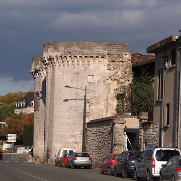 Porte et tours du Vieux-Port de Cognac