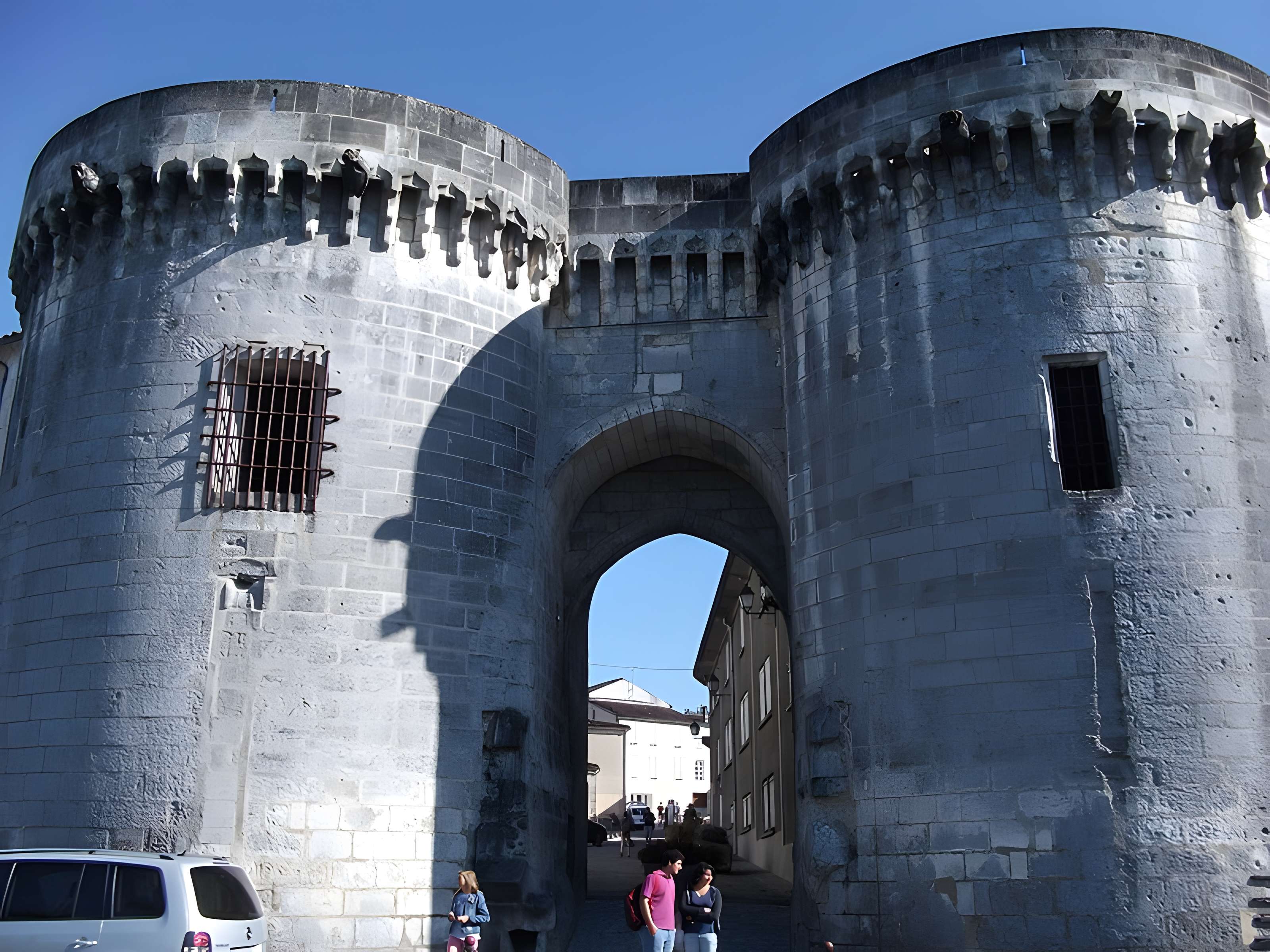 Porte et tours du Vieux-Port de Cognac