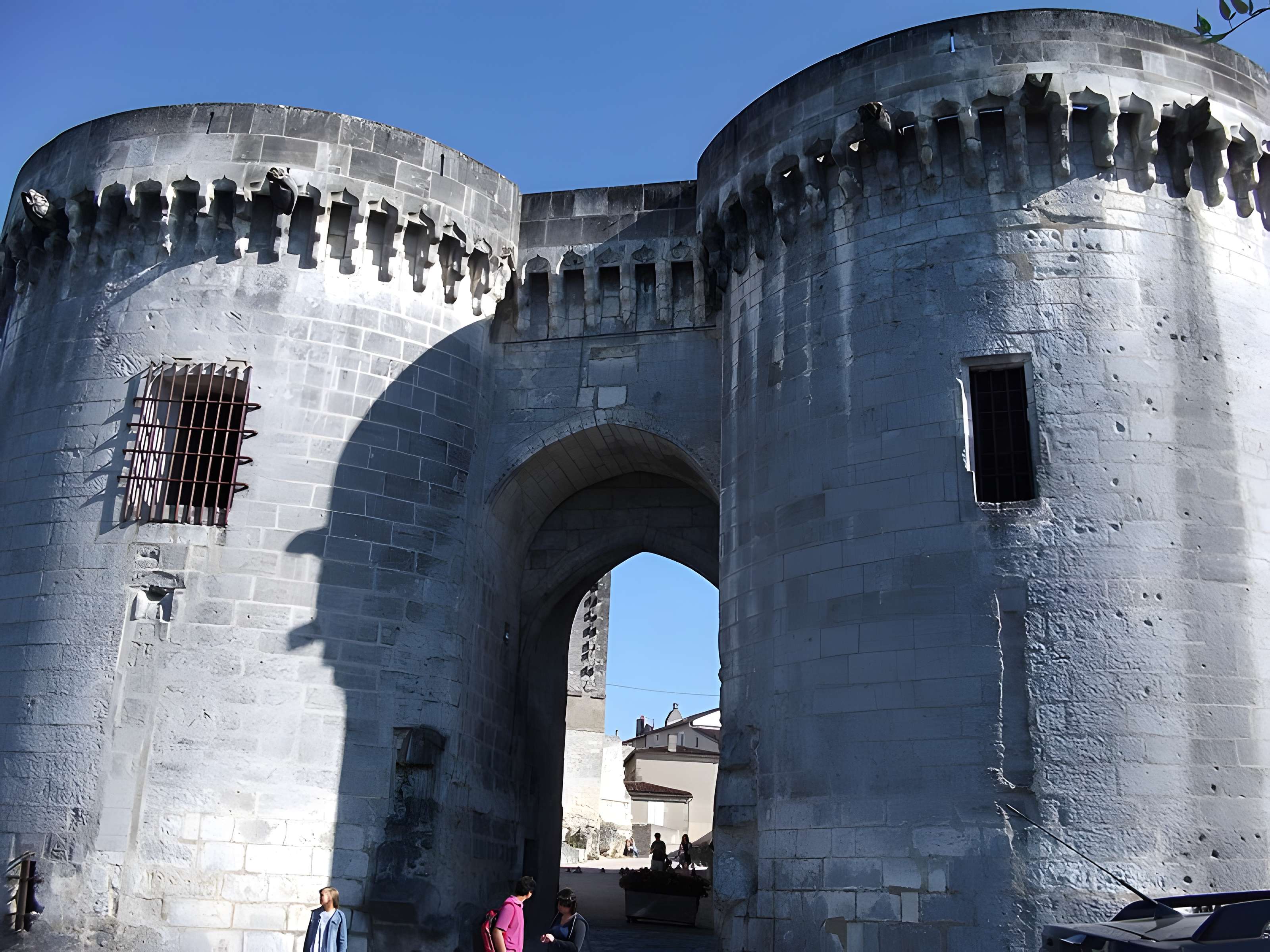 Porte et tours du Vieux-Port de Cognac