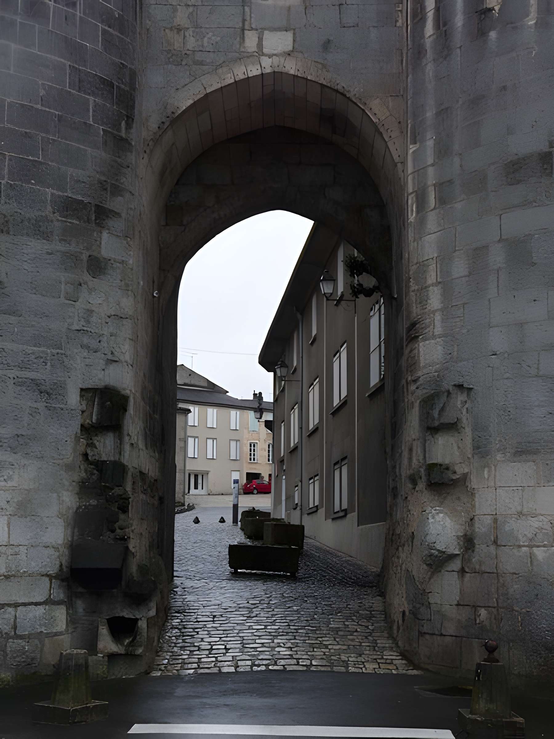 Porte et tours du Vieux-Port de Cognac