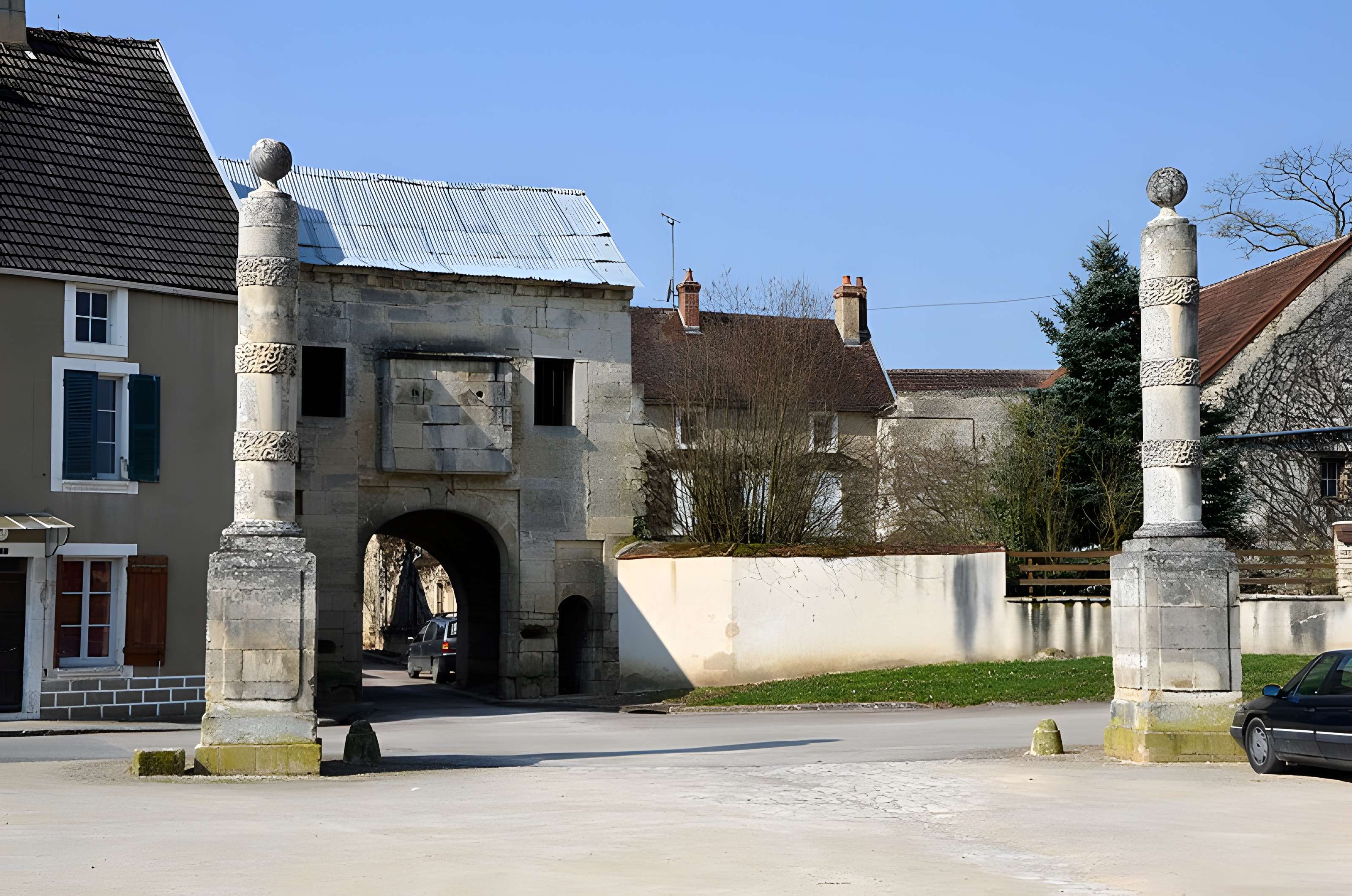 Porte fortifiée de Nuits