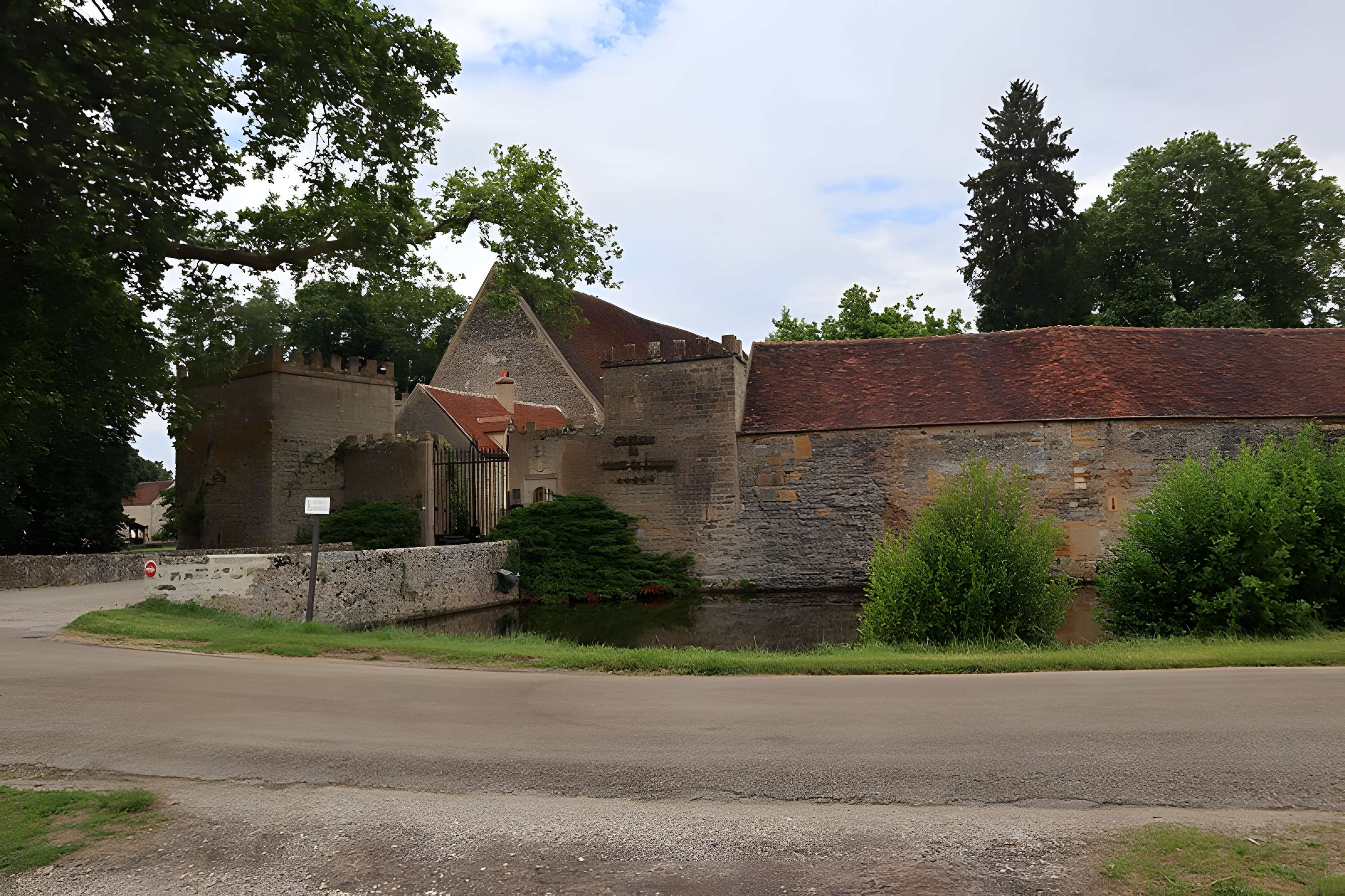 Château de Vault-de-Lugny