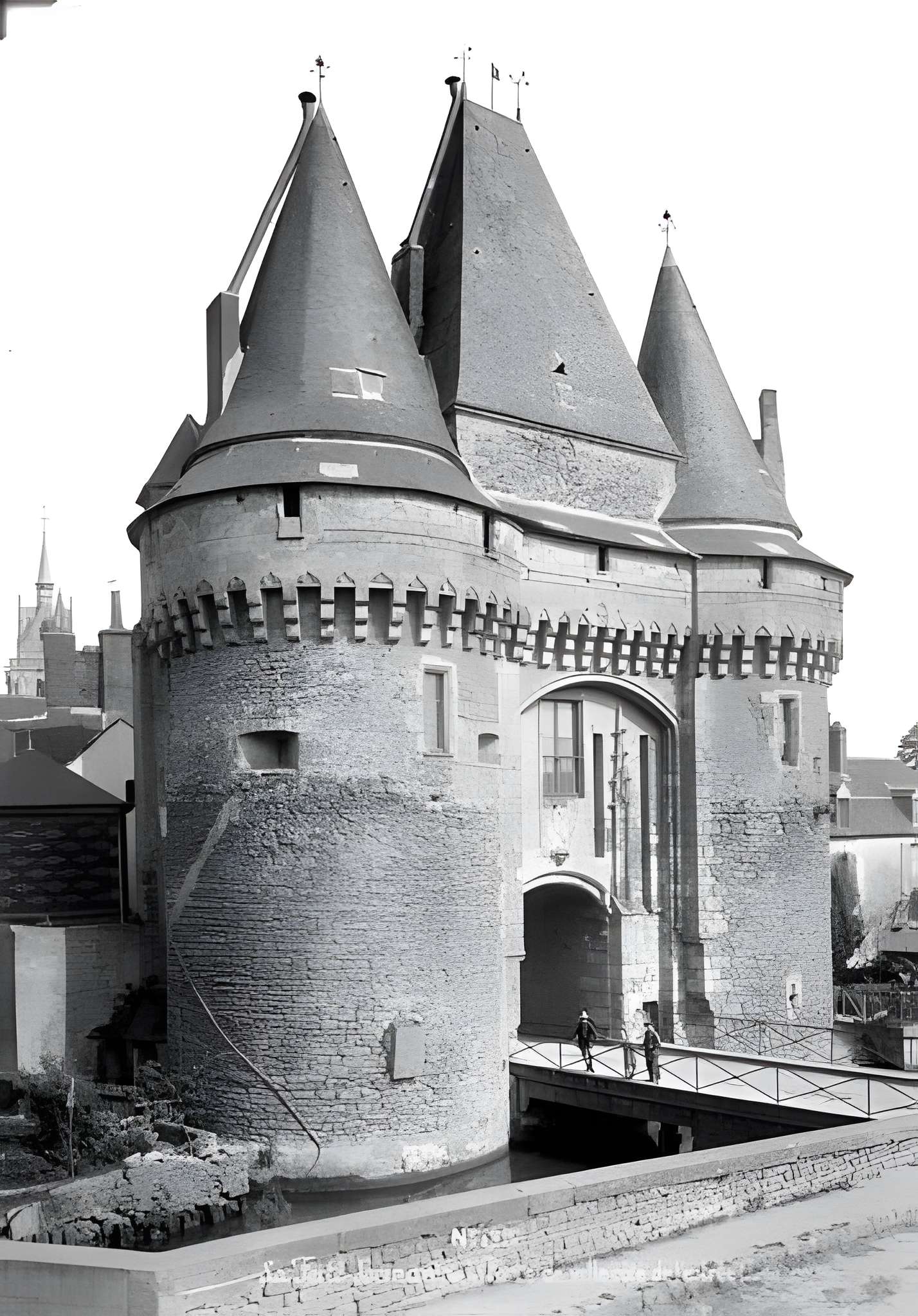 Porte Saint-Julien de La Ferté-Bernard