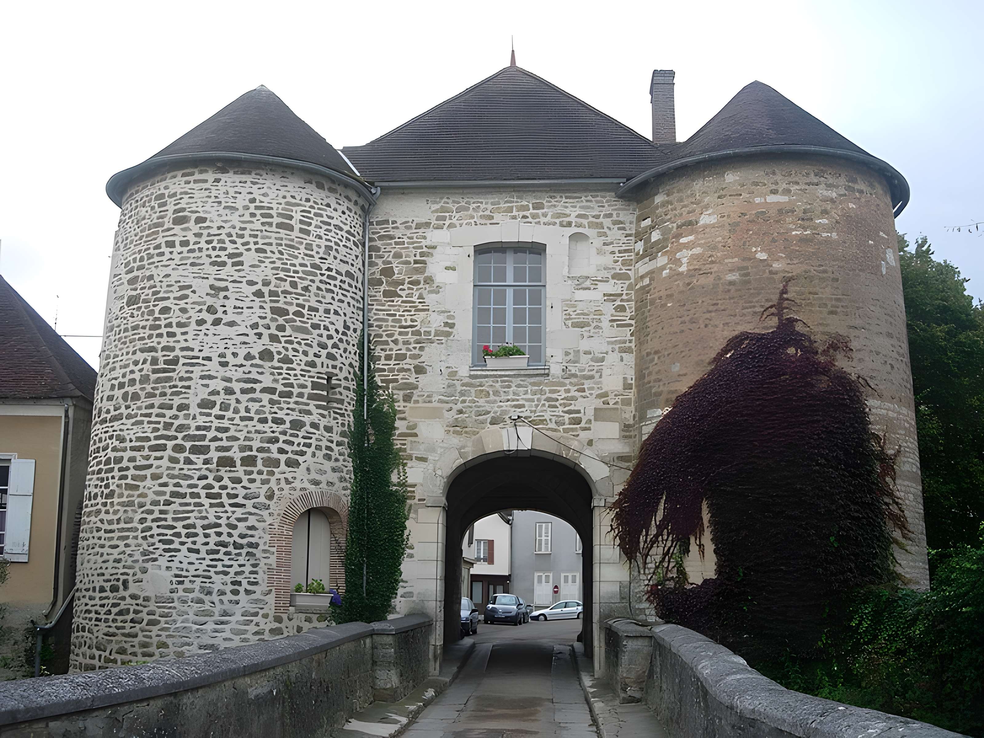Porte Saint-Nicolas d'Ervy-le-Châtel