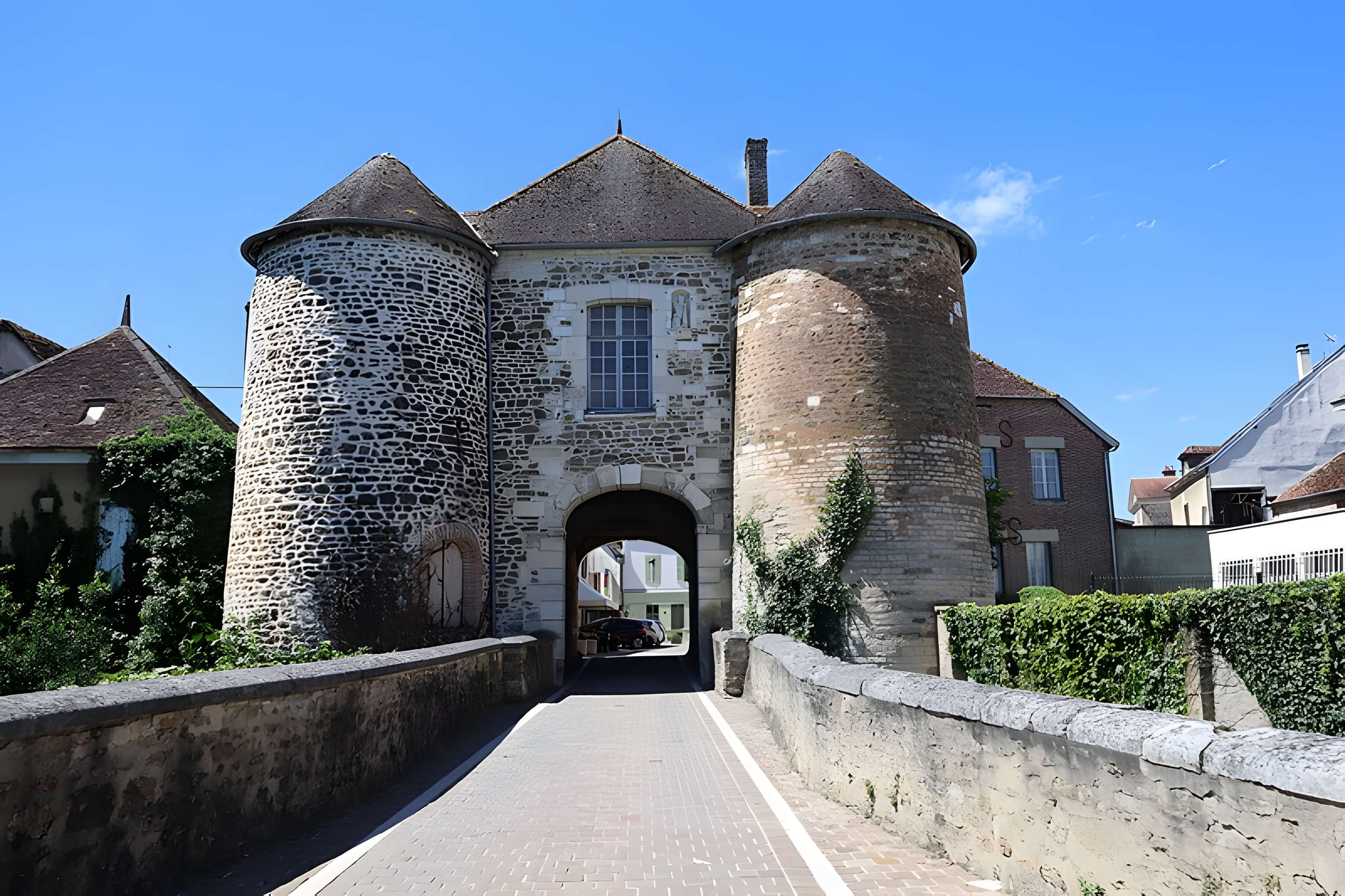 Porte Saint-Nicolas d'Ervy-le-Châtel