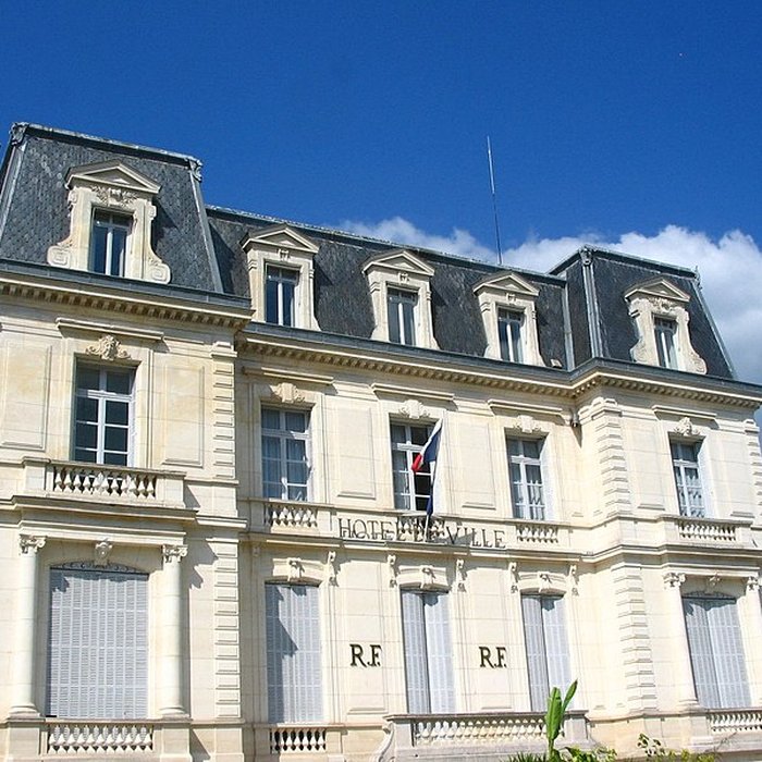 Photo de Château deau-pagode de lHôtel Lionel-Normant