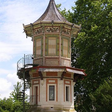 Château deau-pagode de lHôtel Lionel-Normant