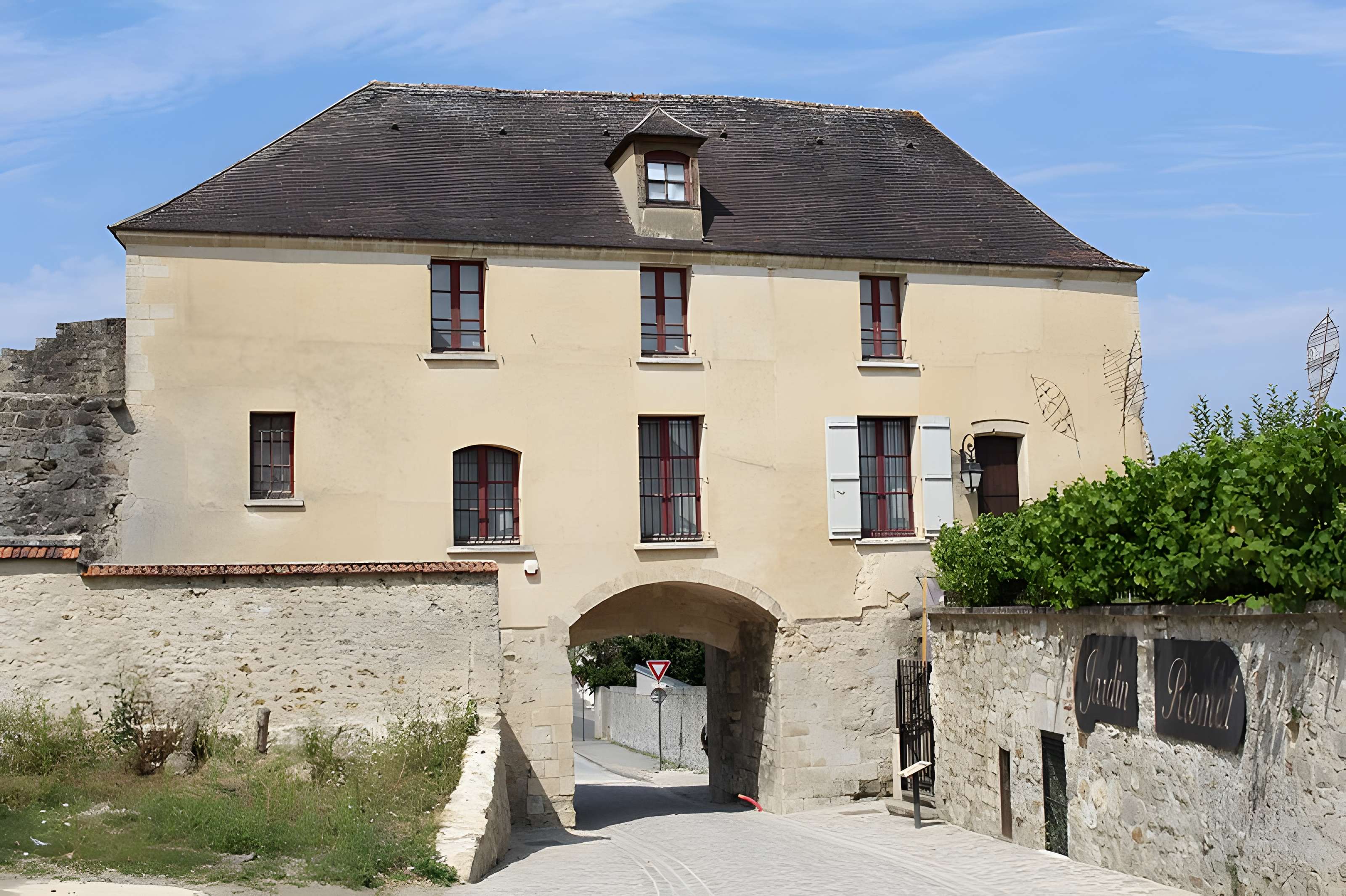 Porte Saint-Pierre de Château-Thierry