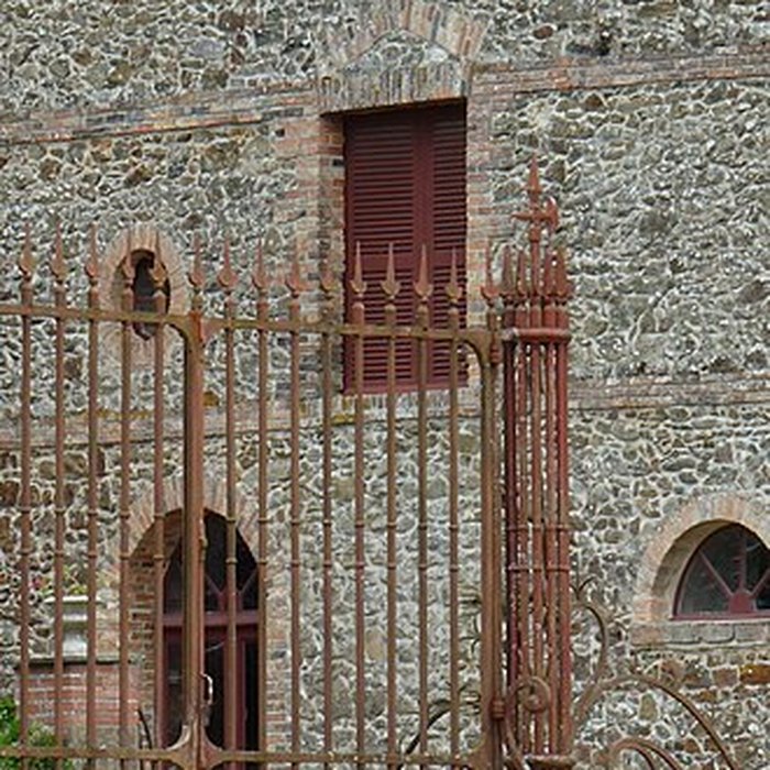 Photo de Château des Arcis également sur commune de Le Buret