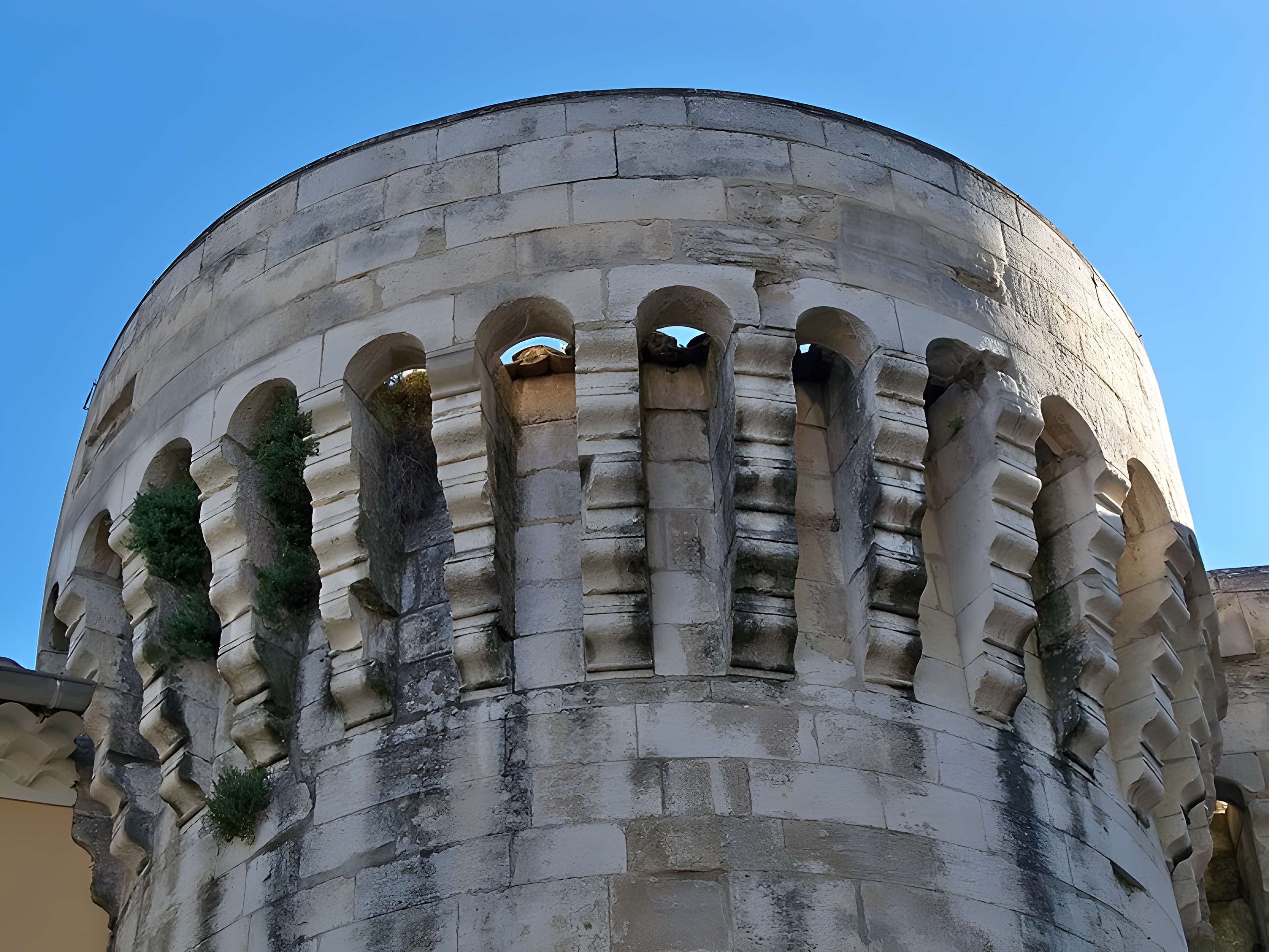Porte Villeneuve de Pernes-les-Fontaines