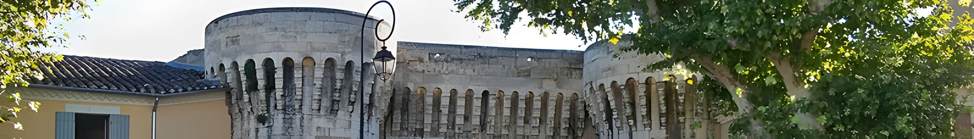 Porte Villeneuve de Pernes-les-Fontaines