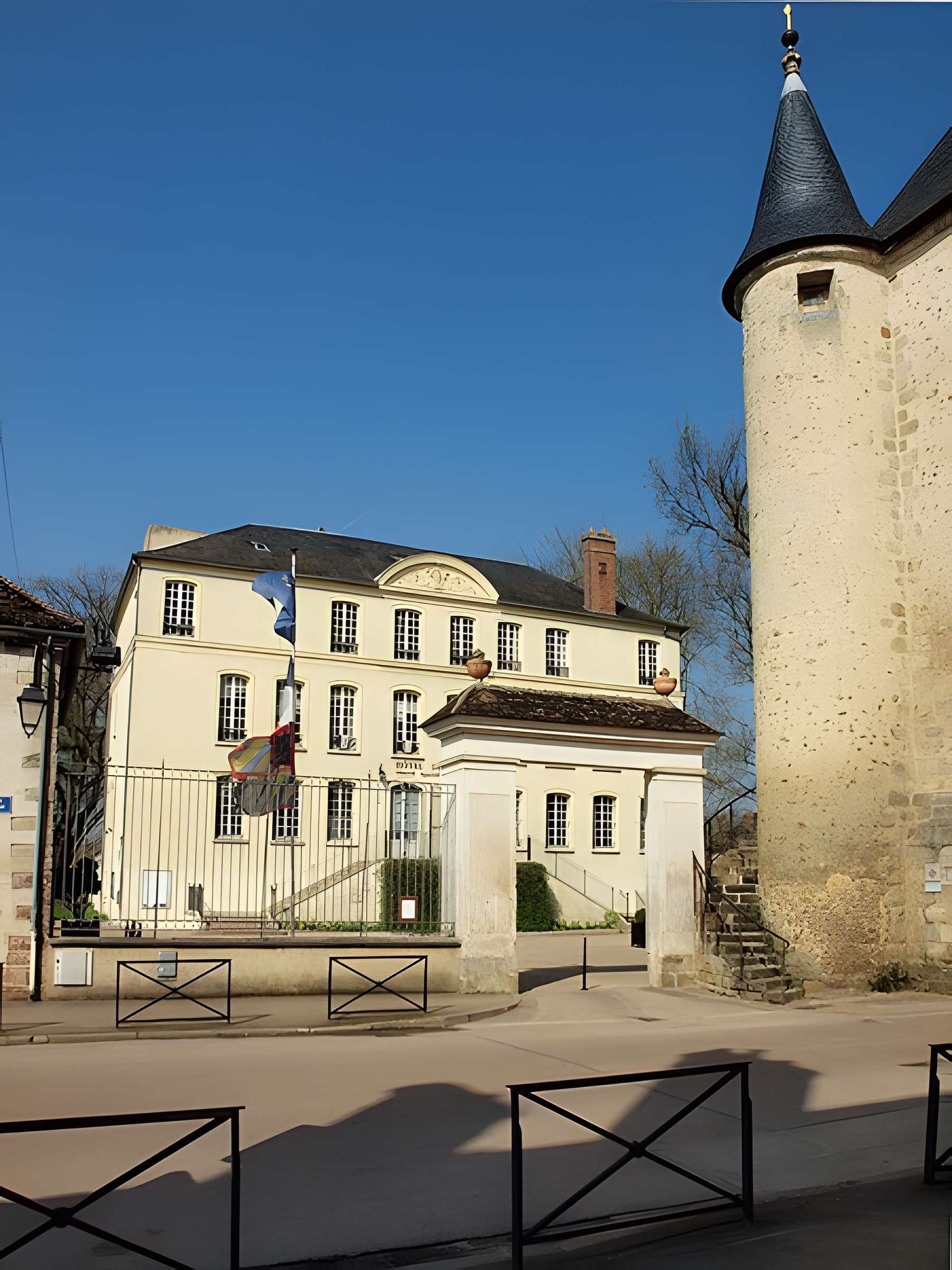 Portes de Sens et de Joigny de Villeneuve-sur-Yonne
