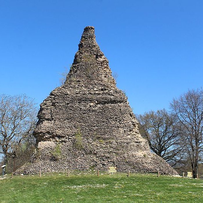 Photo de Pyramide de Couhard à Autun