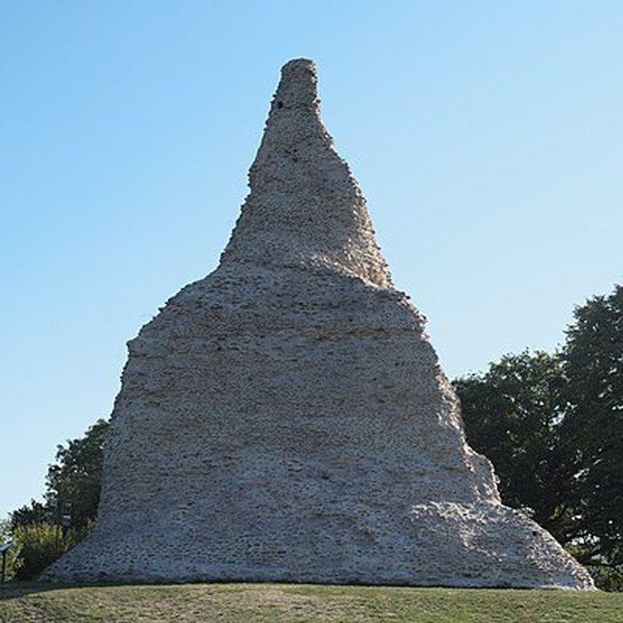 Photo de Pyramide de Couhard à Autun