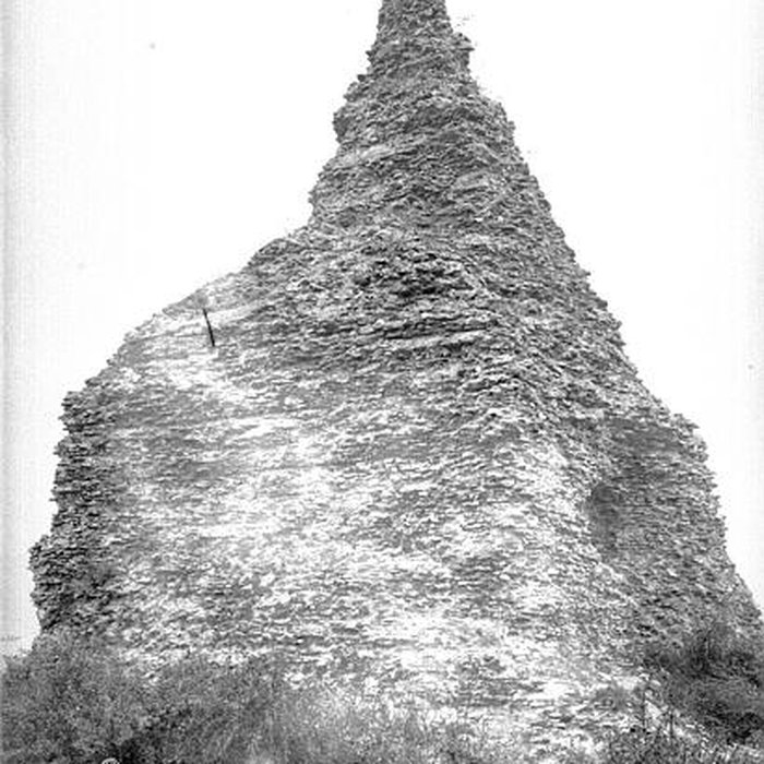 Photo de Pyramide de Couhard à Autun