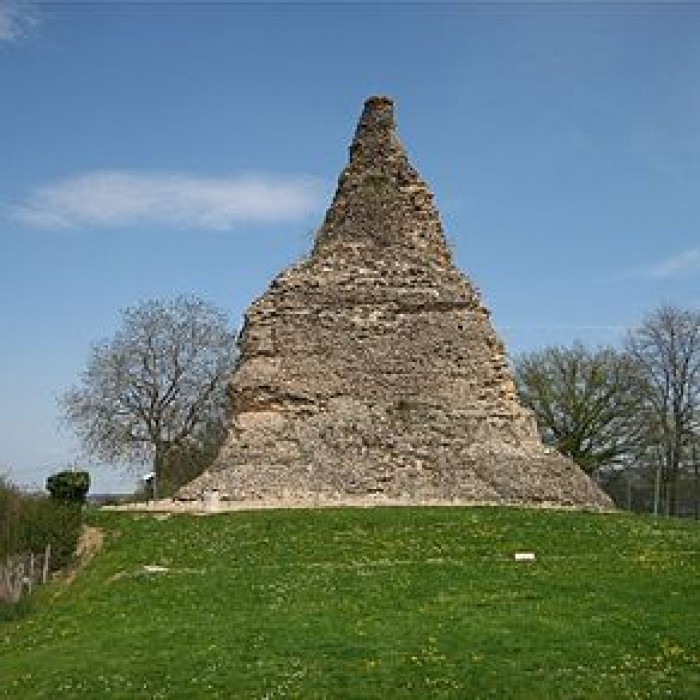 Photo de Pyramide de Couhard à Autun