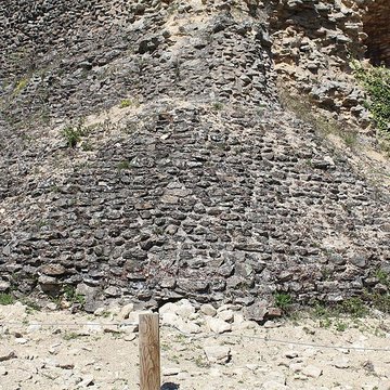 Pyramide de Couhard à Autun