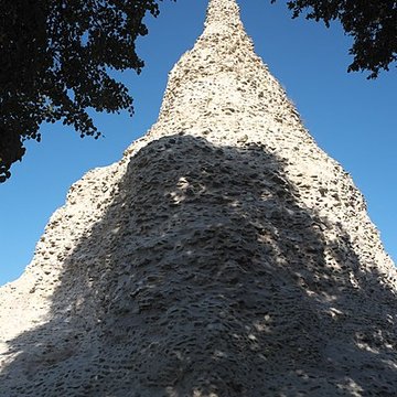 Pyramide de Couhard à Autun