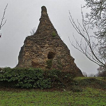 Pyramide de Couhard à Autun