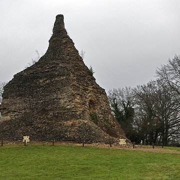 Pyramide de Couhard à Autun