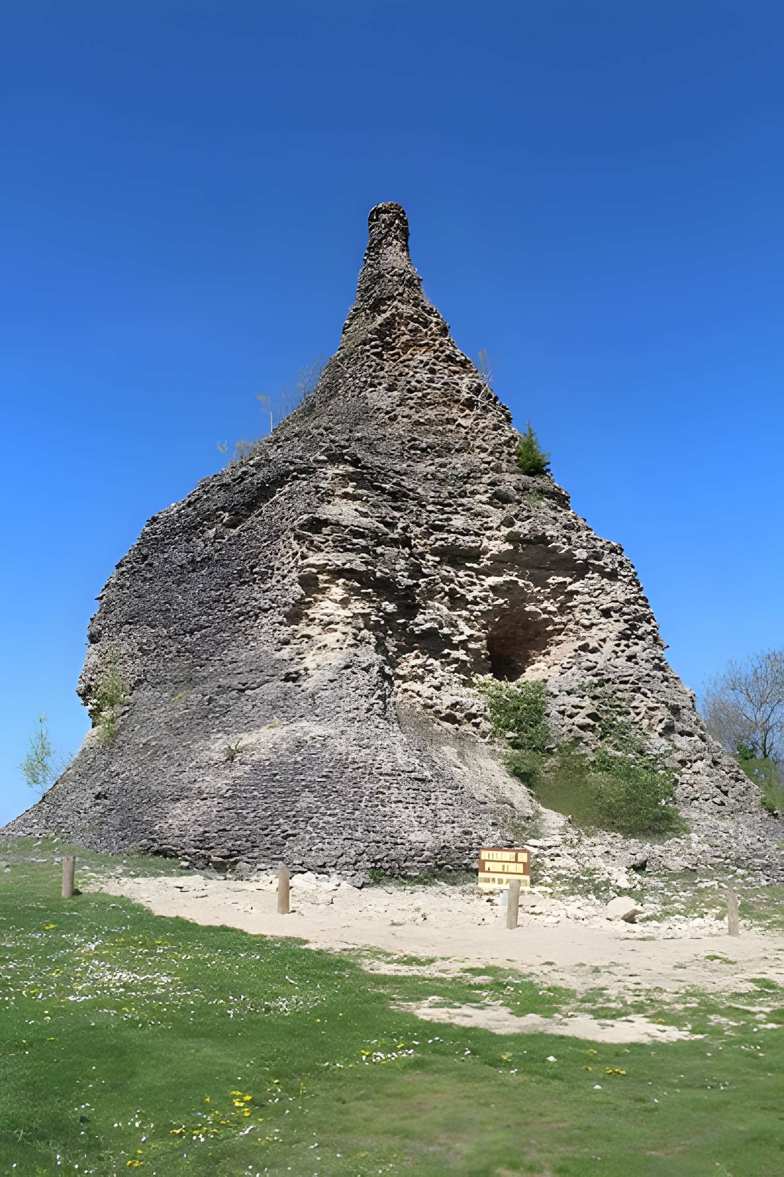 Pyramide de Couhard à Autun