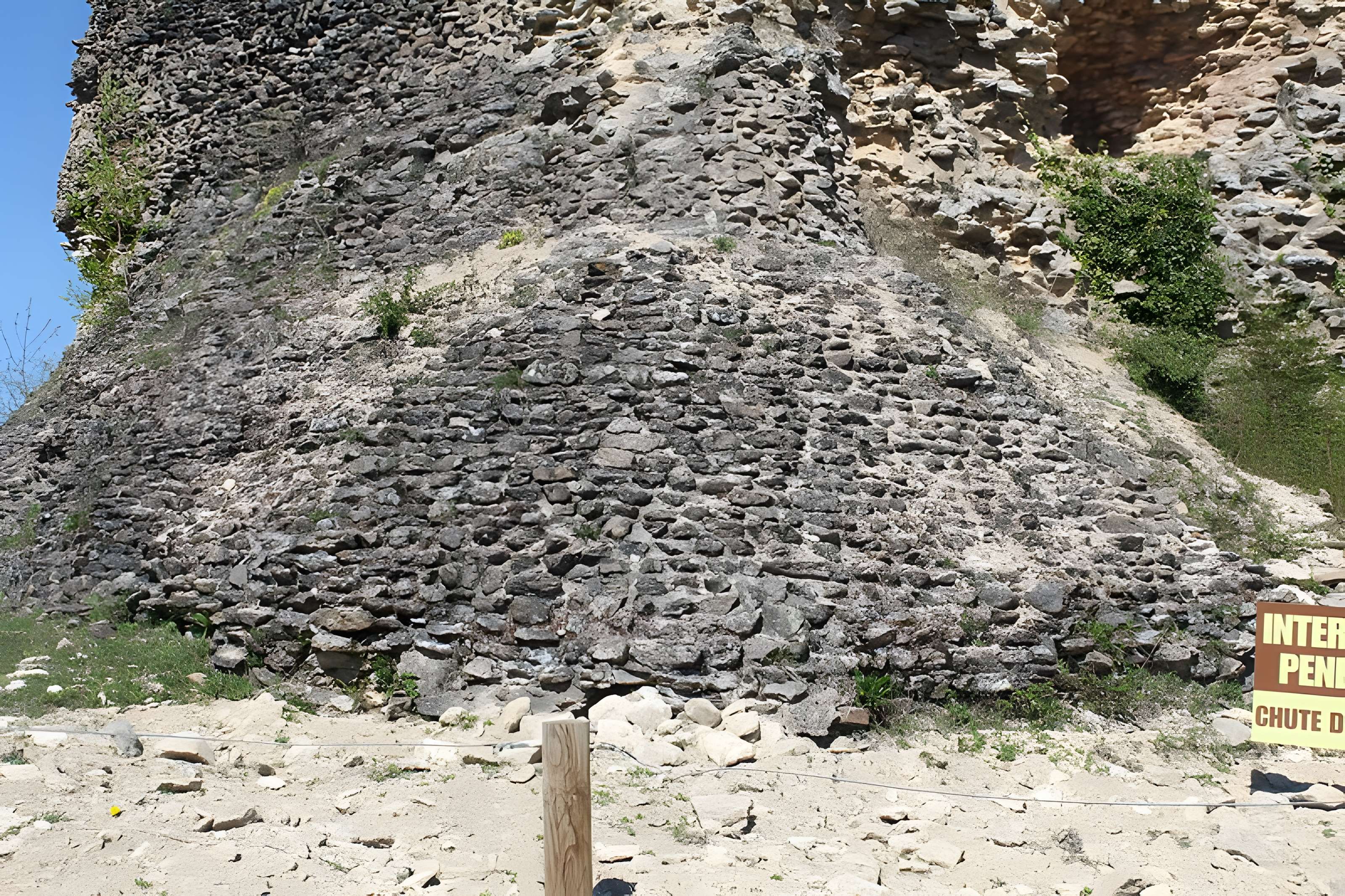 Pyramide de Couhard à Autun