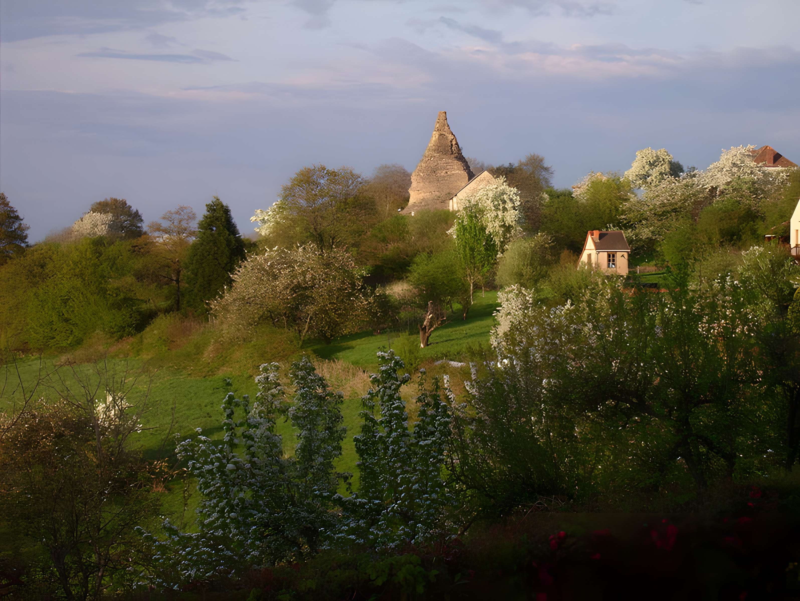 Pyramide de Couhard à Autun