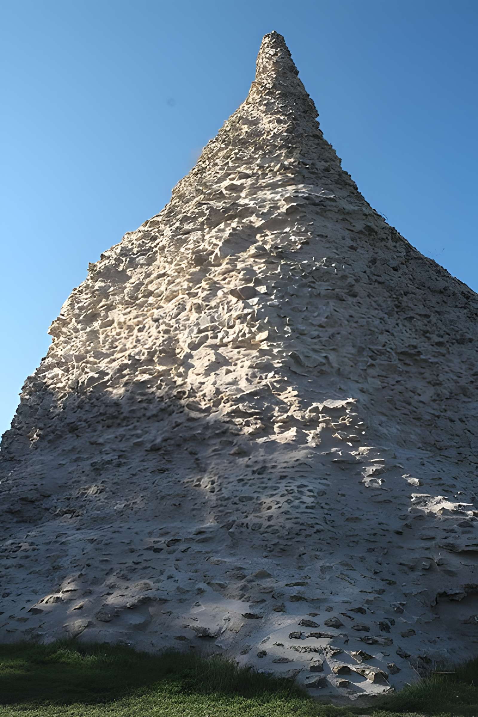 Pyramide de Couhard à Autun