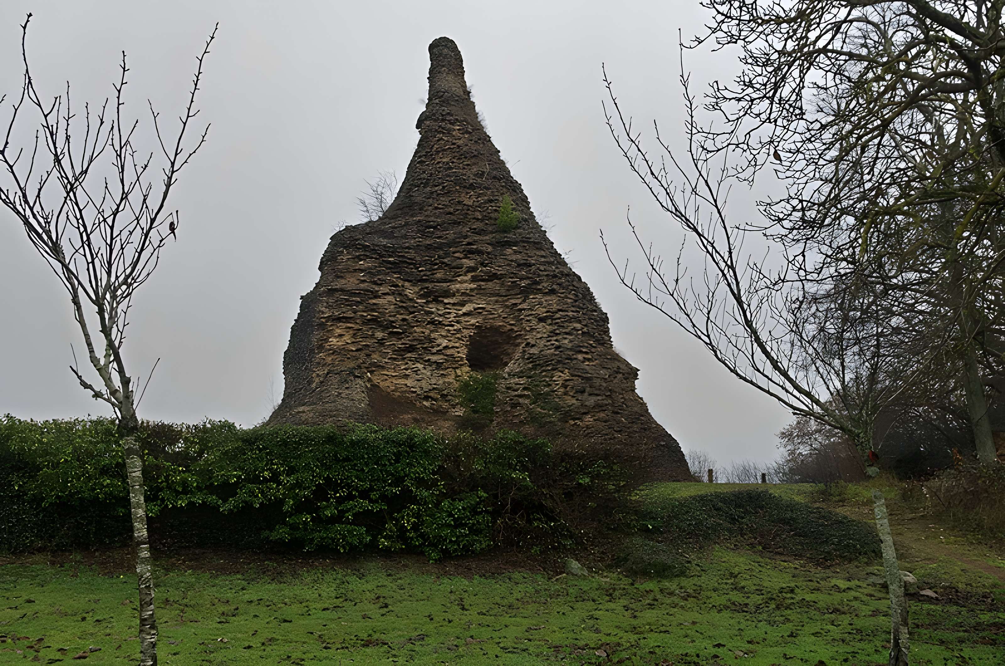 Pyramide de Couhard à Autun