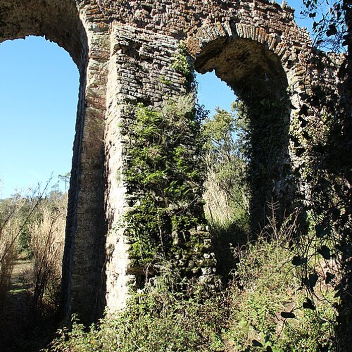 Photo de Aqueduc antique restes de l