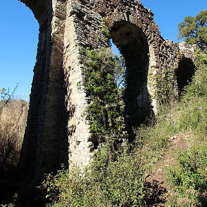 Photo de Aqueduc antique restes de l