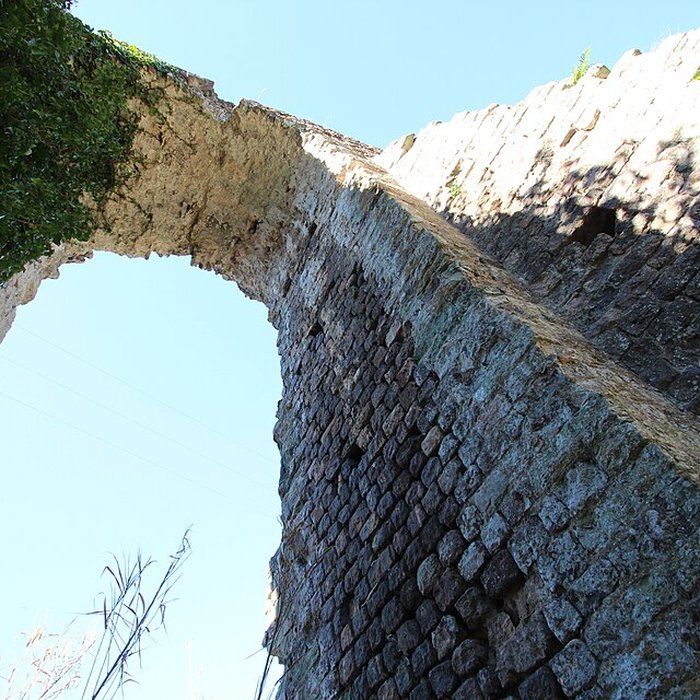 Photo de Aqueduc antique restes de l