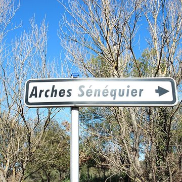 Aqueduc antique restes de l