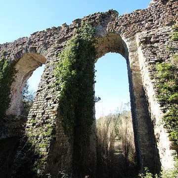 Aqueduc antique restes de l