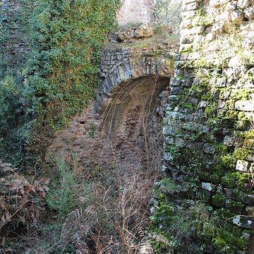 Aqueduc antique restes de l