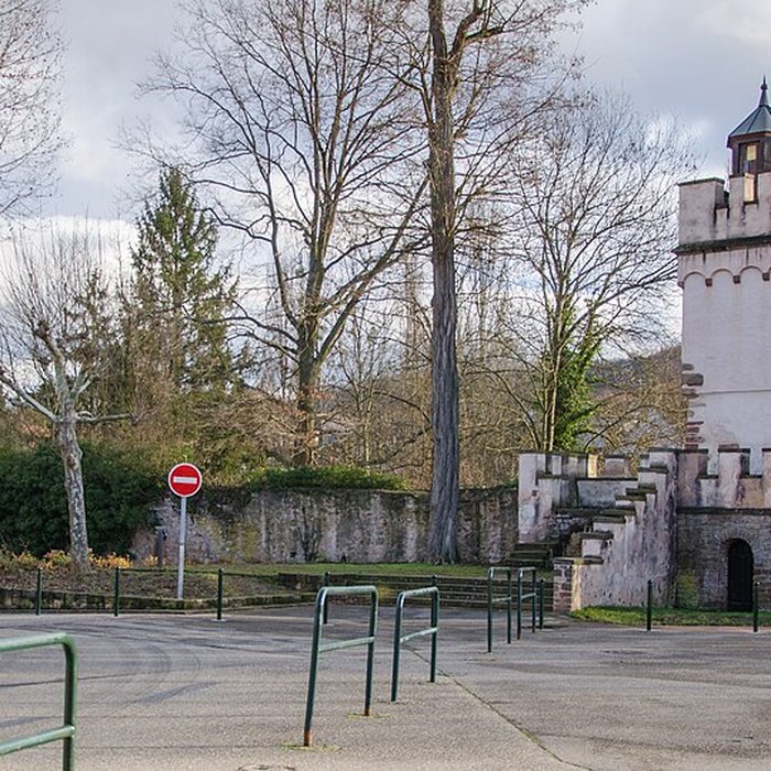 Photo de Remparts et quatre anciennes portes
