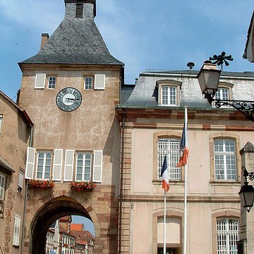 Remparts et quatre anciennes portes