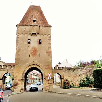 Remparts et quatre anciennes portes