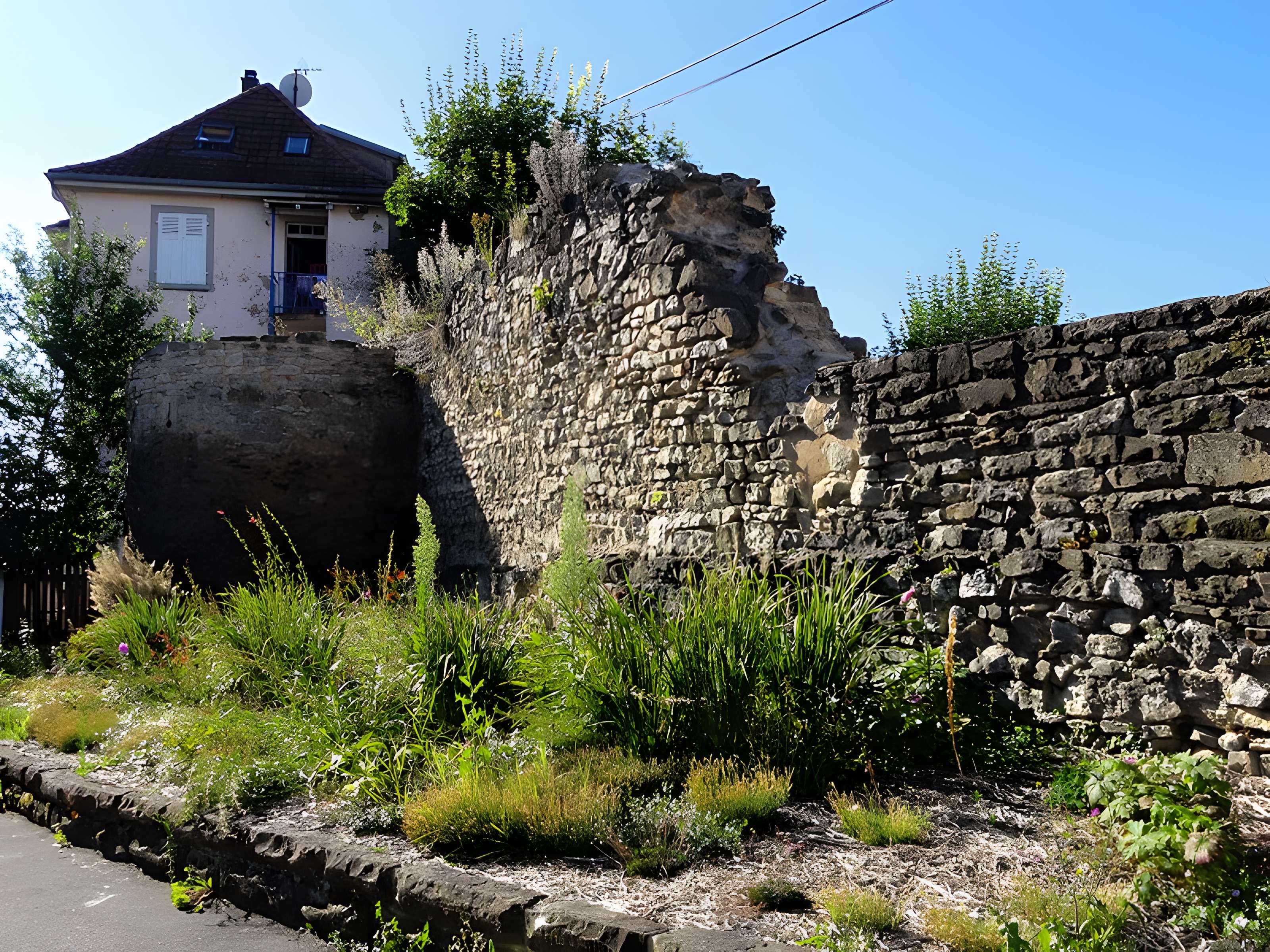 Remparts et quatre anciennes portes