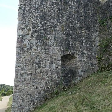 Remparts de Sainte-Suzanne